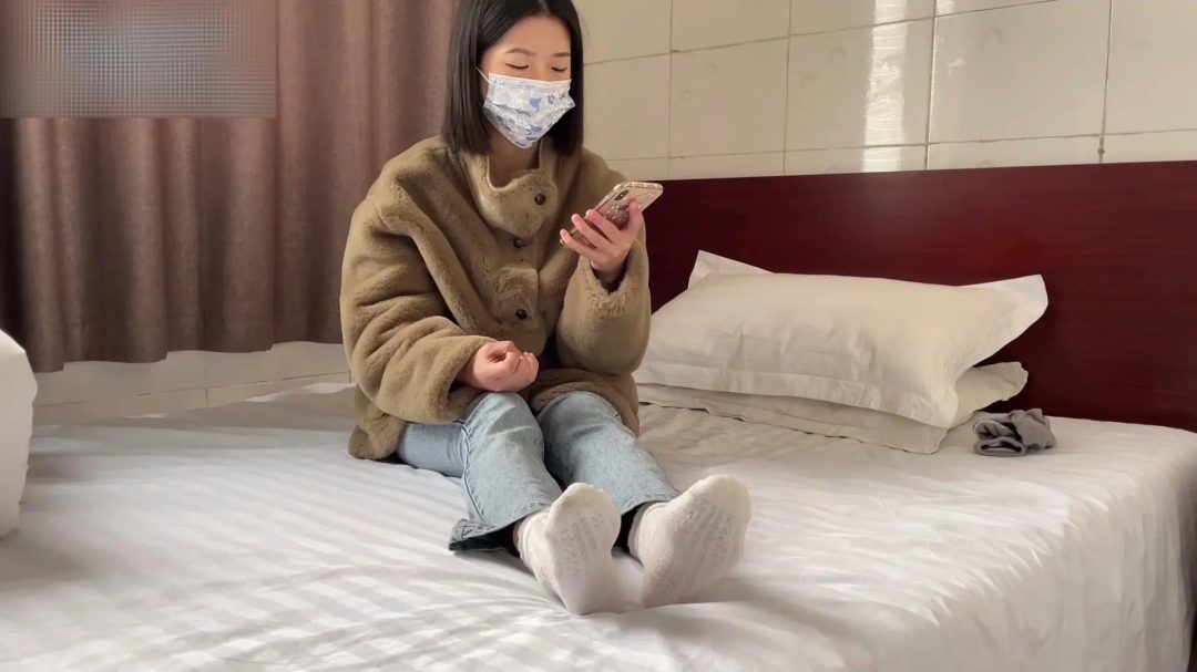 晚秋原创 撕破学妹白棉袜tk嫩脚-1