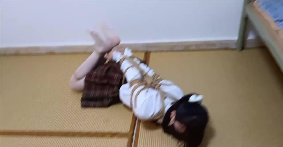 【琳媚】新人妹妹JK ➕白丝 ➕白白嫩嫩的jiojio 被直臂驷并且戴上眼罩和胶带封嘴 最终扛不住向大叔求饶-3