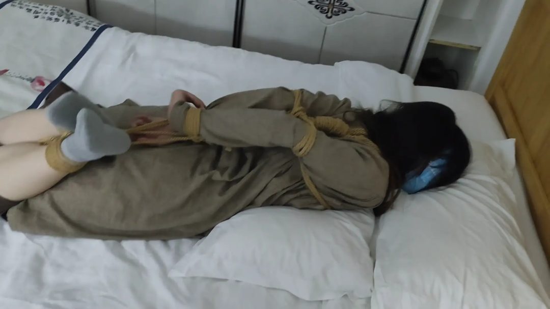 小悠直臂驷马挣扎-4