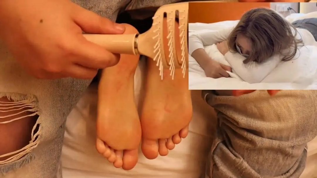 高颜值模特，用刑拘拘束住小姐姐各种挠脚心-7