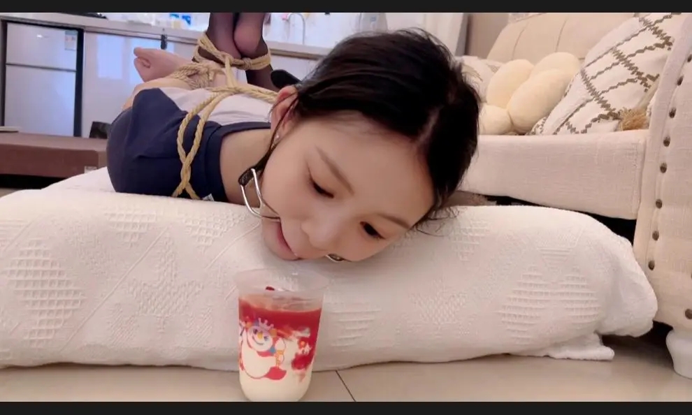 【爱吃冰淇淋的萝莉】【我的AI萝莉】像网红的小姐姐驷马体验～戴着口枷一定不好舔吧～-3