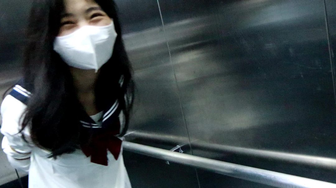 白丝水手服并肘极限后手观音外出，穿戴链条大腿环全身锁死，暗锁衣服没有钥匙可没法打开-1
