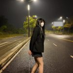 户外肉丝OL郊狼背铐过马路挑战SubM