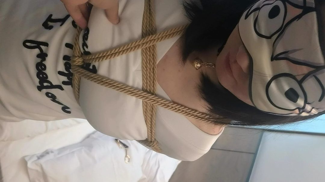 灵言白丝滴蜡体验-3