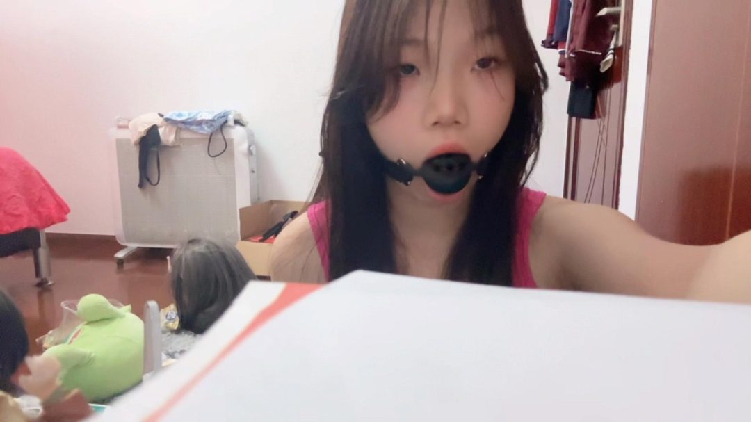 邻家妹妹果果大号口球堵嘴，口水横溢。极具诱惑-4