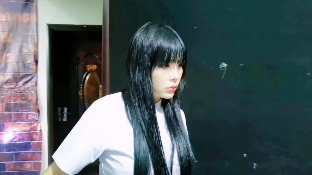 女护士曼妮今天没看黄厉走错了门被蒙面人打晕后吊绑在尖棱的木马上,这木马滋味好受吗...-1