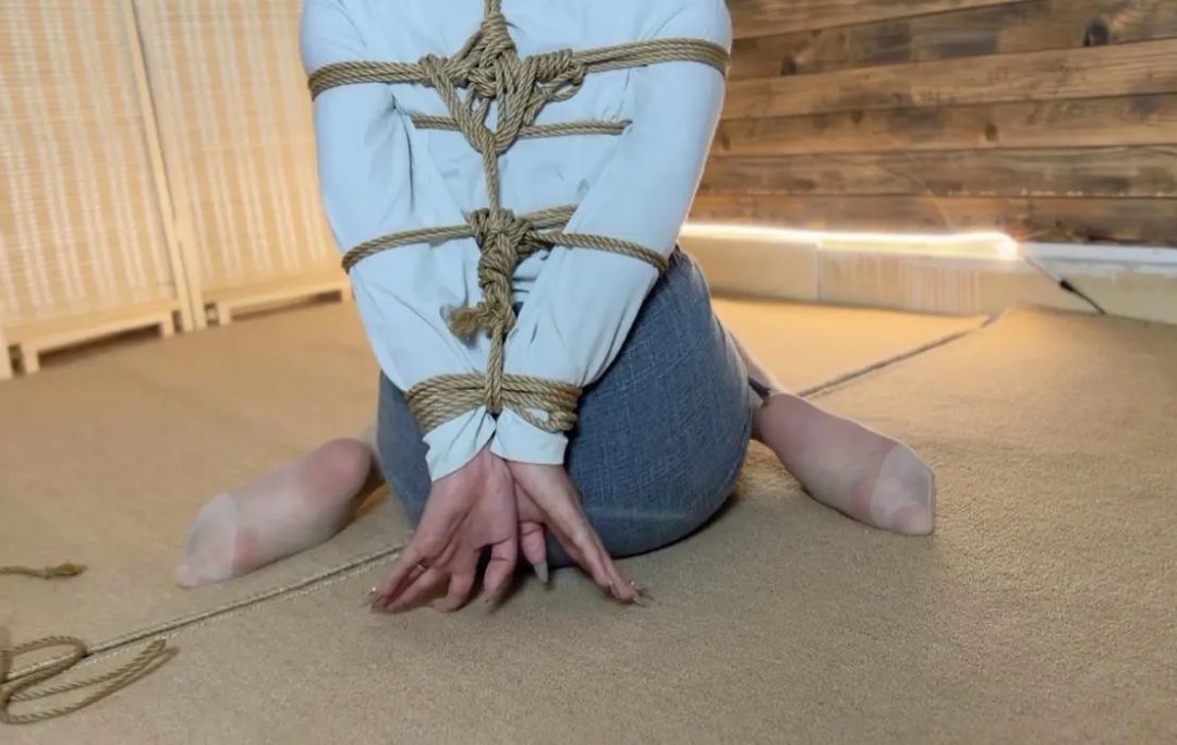 原声指导小苏怎么更诱惑勾人各种姿势各种绑法-2