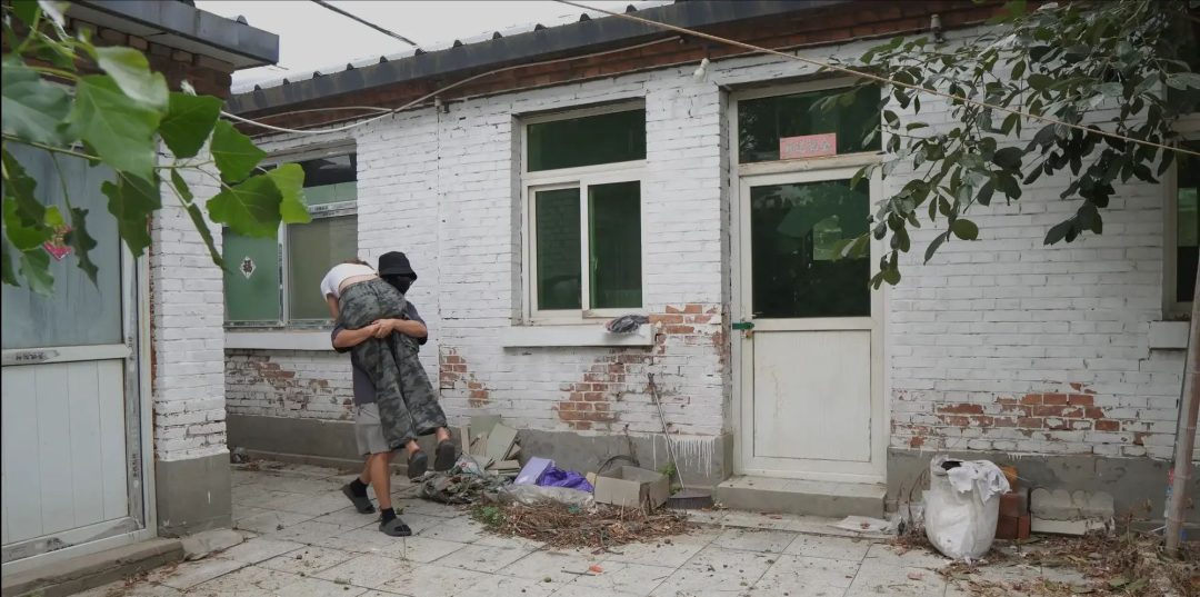 【试炼工作室】（剧情）大三女孩小雅打车去见男友被网约车司机迷倒带走紧缚玩弄（驷马/团缚/人形犬）-3