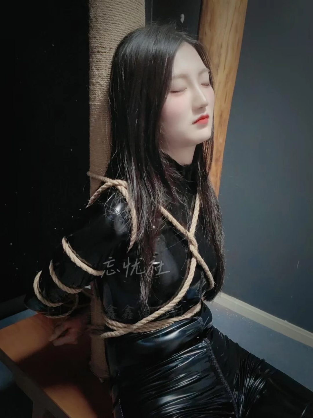 拷问搜查官，皮衣，口球，丝袜，鞭打，老虎凳，口水直流，精彩不断-2