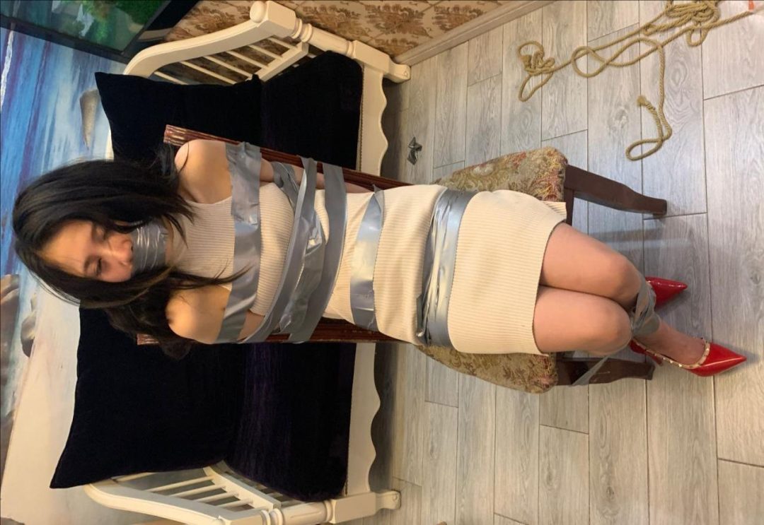170cm大三美女陈诗诗捆绑封嘴装麻袋！-5