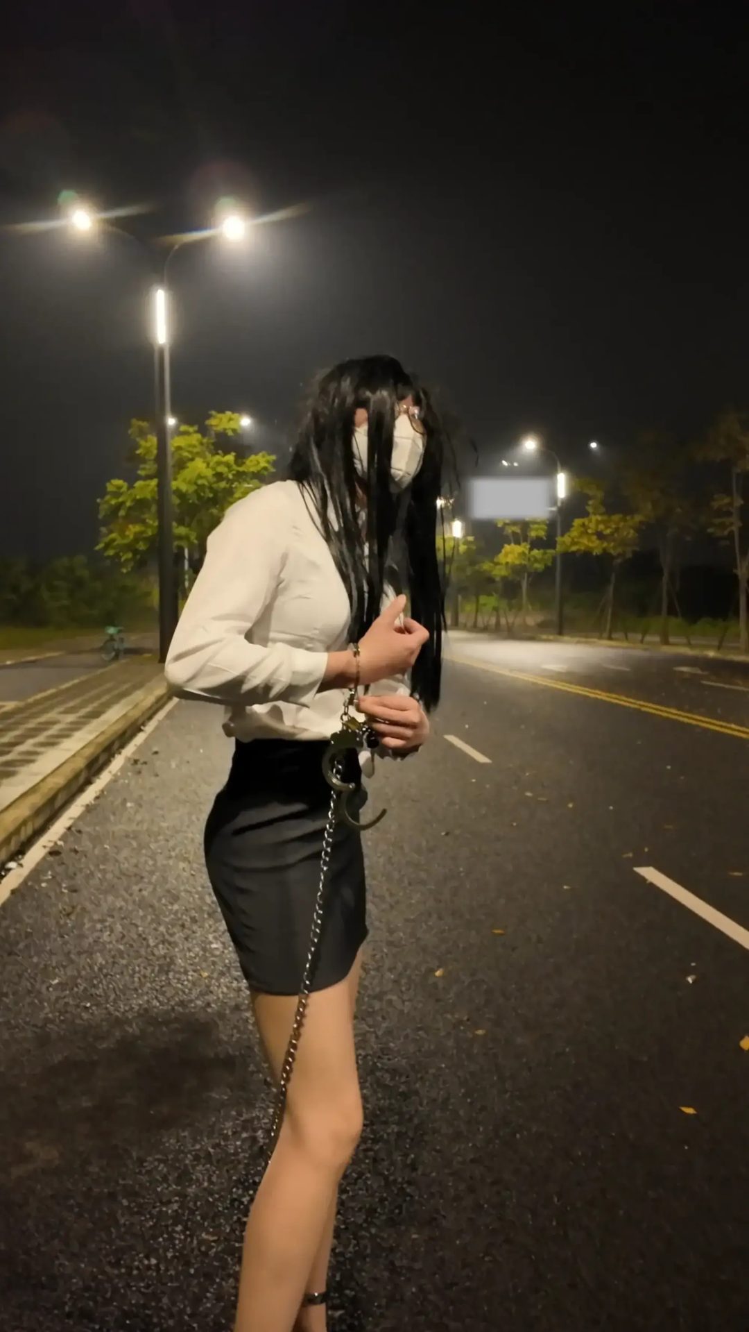户外肉丝OL郊狼背铐过马路挑战SubM-3