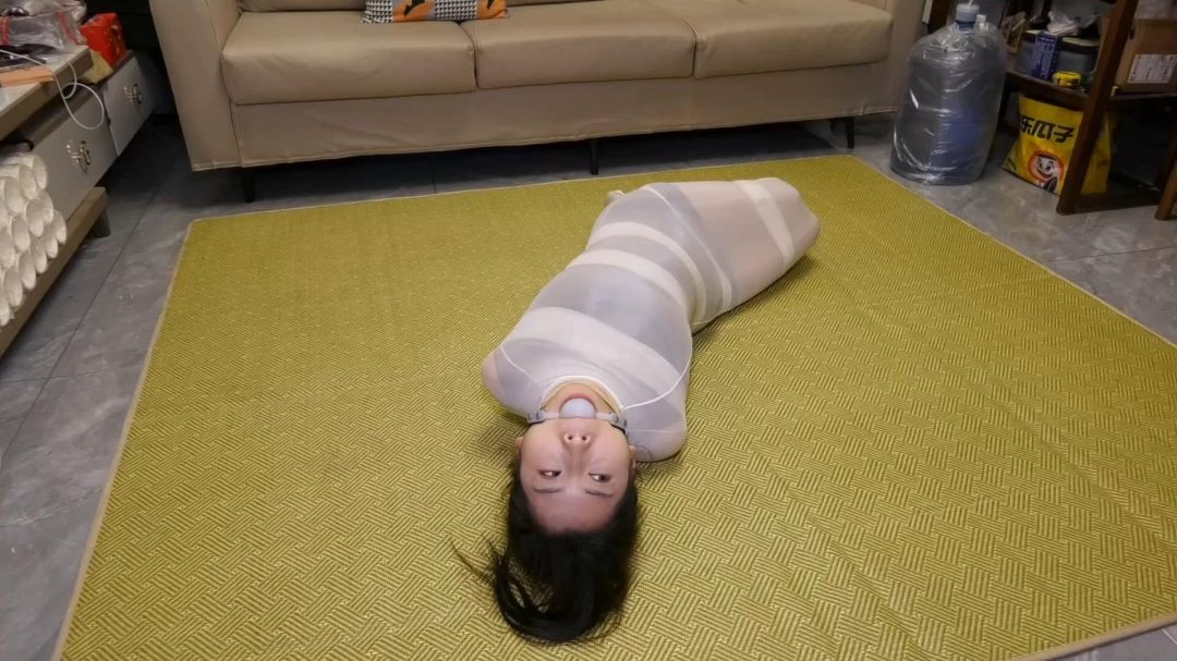 被多层丝袜袋包裹的女M-3