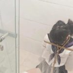 浴室里被紧缚湿身玩弄的小M