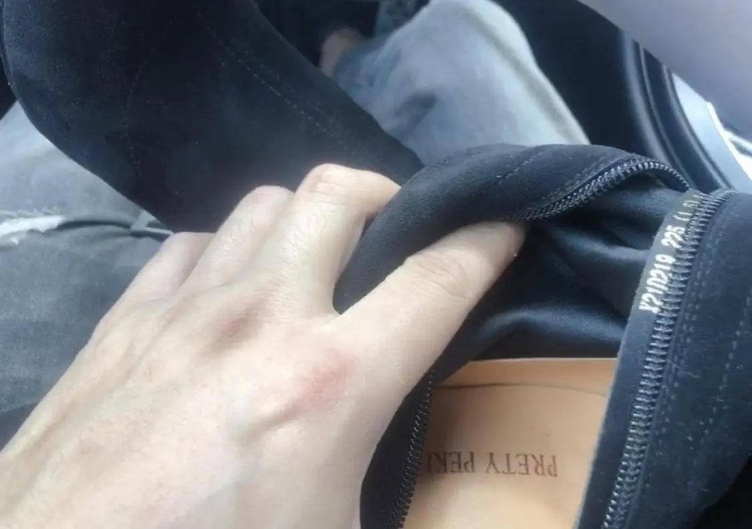 驱车途中休息时品尝女神的长靴原味丝袜脚-2 驱车途中休息时品尝女神的长靴原味丝袜脚-2