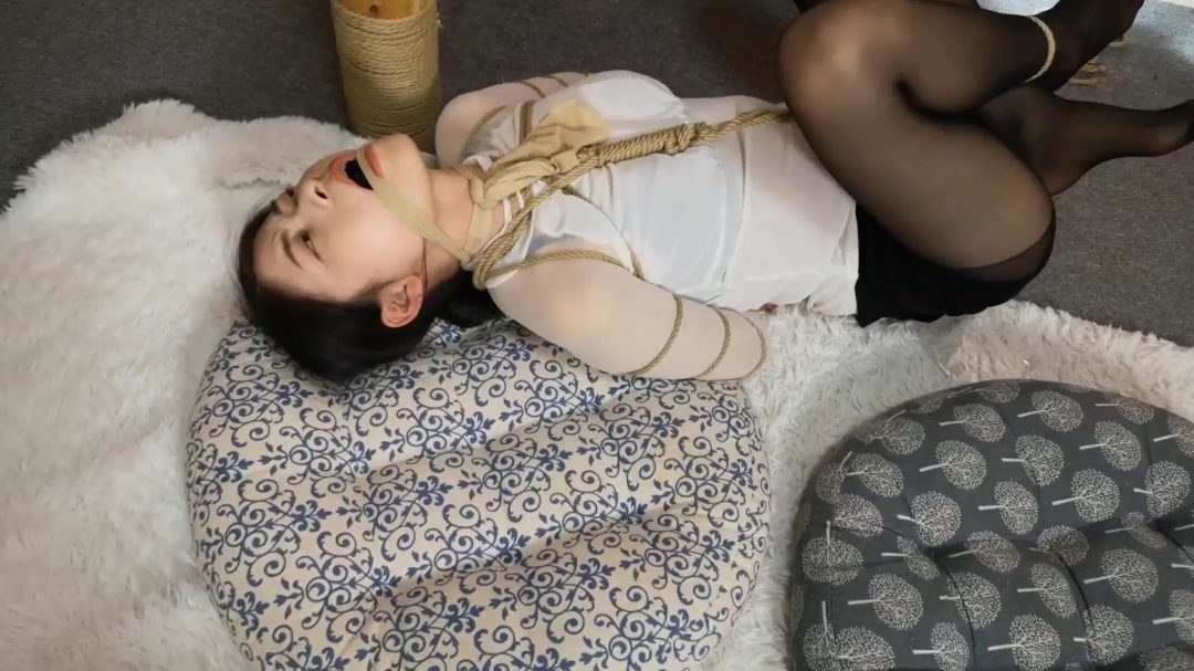冷兮 丝袜堵嘴驷马挣扎 接口水的杯子（合集）-4