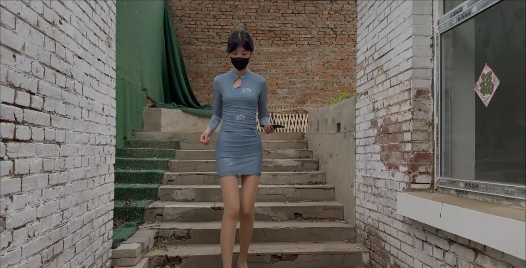 性感旗袍肉丝美女回家被绑匪迷晕紧缚折磨鼻涕口水直流大哭-1