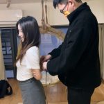 奥特曼定拍：小芜日式直立踮脚吊放置 肉肉的小学妹带着口球流口水