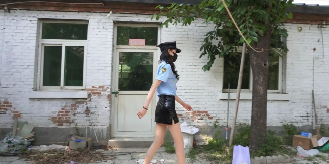 肉丝高跟的女搜查官太性感被紧缚抚摸玩弄-1