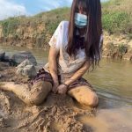 粉色lo裙河边玩泥湿身