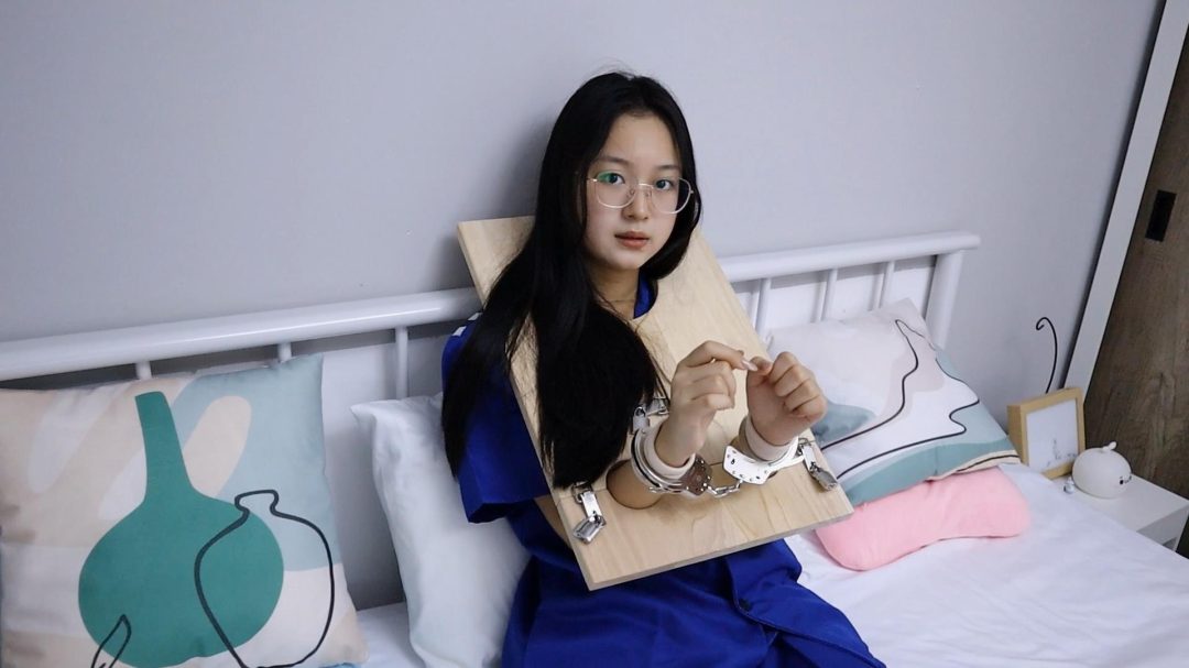趾间艺束工作室 私人女囚果果与男友主人的镣铐生活 挠脚挠全身TK 手铐脚铐脚趾铐 真实18岁在校高中生-5