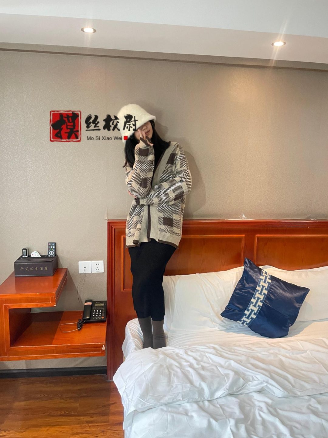 送素人老师回家途中.车内舔足闻袜！-8