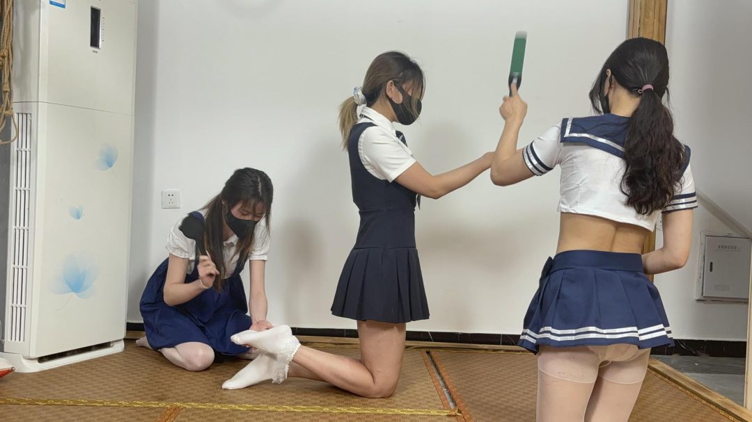 色色贴贴游戏（学生装，白丝，剧情游戏。三女采访）-12
