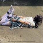 JK白丝臭水沟捆绑 路边朝路人展示 浑身弄脏 绝对刺激