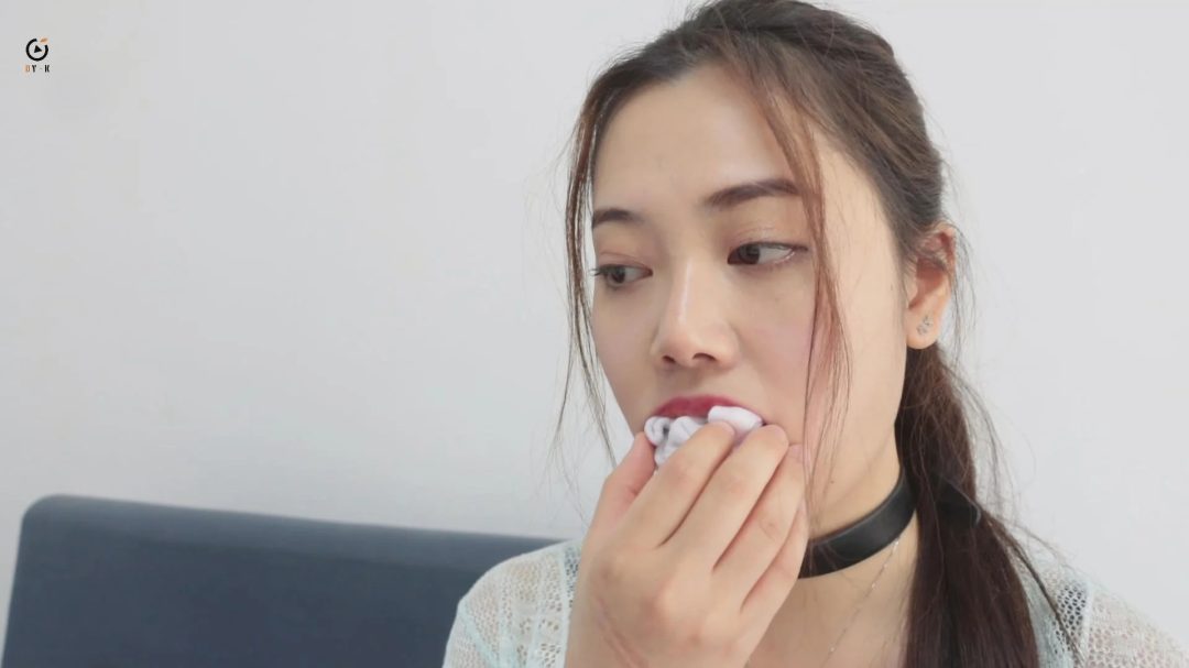 【得意客定拍】《古怪的家庭教师》少有的熟女类型模特的尝试，如此家教何愁学业不成？-11