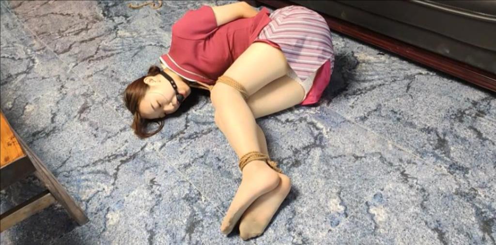 约拍纪实 驷马捆绑TK挠脚心-5