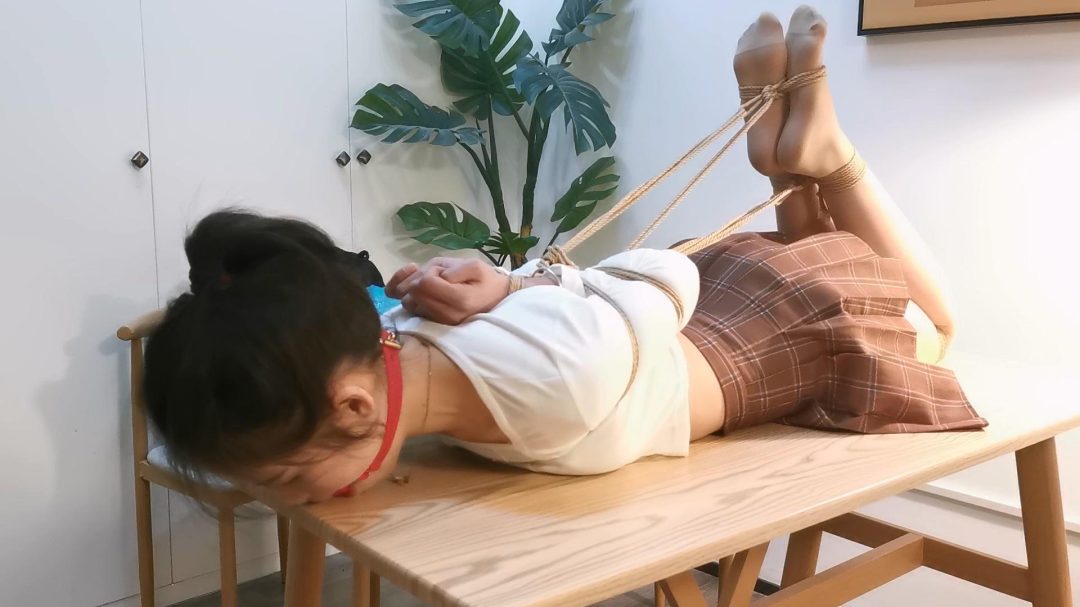 奥特曼定拍：美少女小郭极限后手观音驷马超长时间放置，把妹子绑崩溃了-6