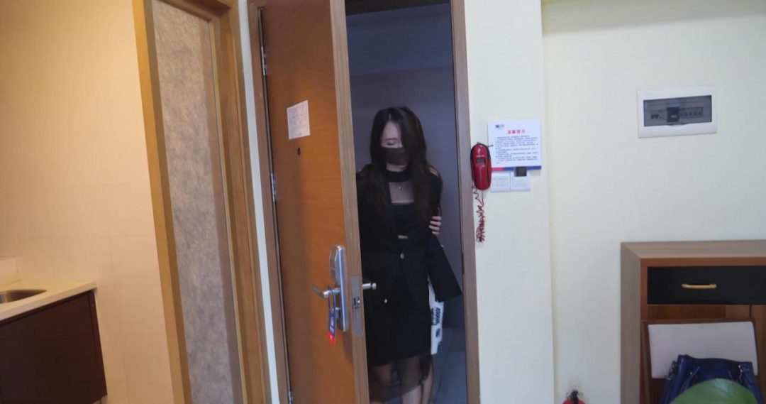 小驴工作室定拍作品《宠物上集》，好吃懒做的美女，只会被别人当做特殊宠物-14