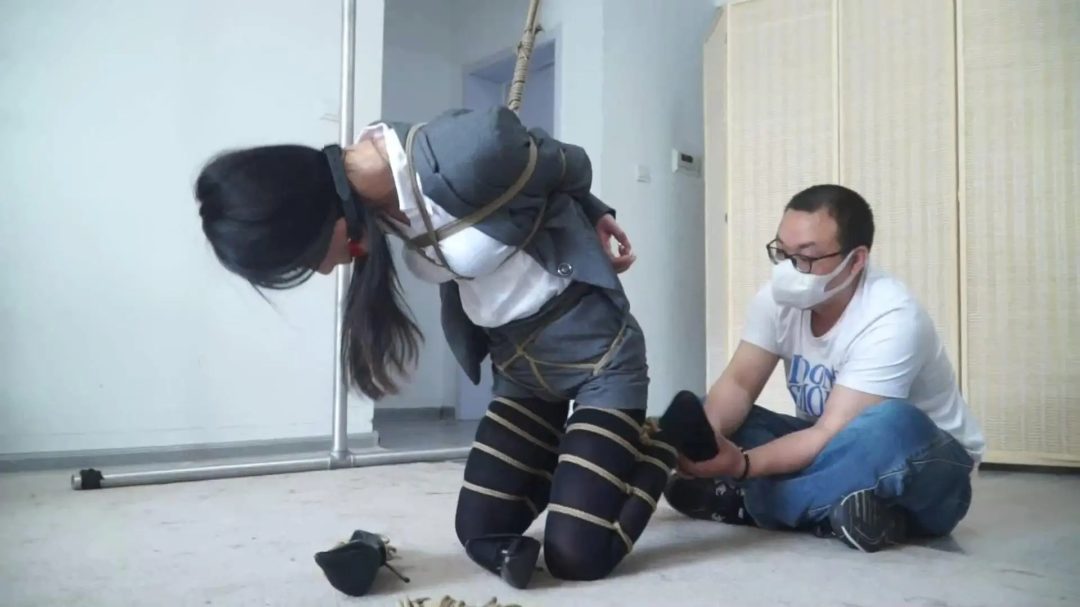逍遥定制 模特韩玉 模特韩玉在恶魔辅导员的逼迫下逐渐屈服-8