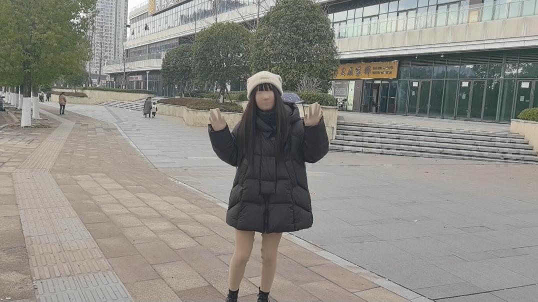 社交悍匪小晓腿部穿入ZENTAI跳广场舞 商店购物 买气球 可能确实是我胆儿小…她冲下车去跳舞那一刻我人都麻了-2