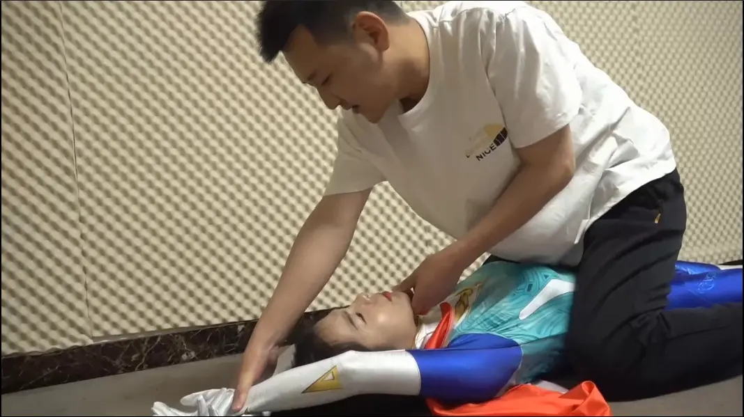 灰鸟女超人格蕾丝奴隶-2