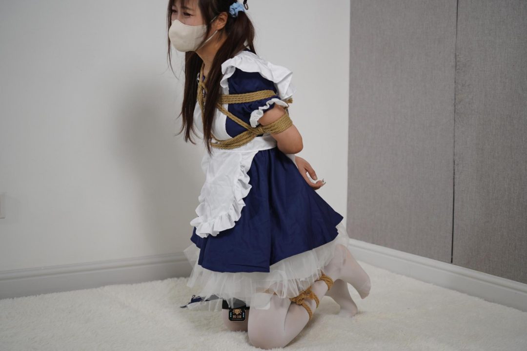 【灰太郎的羊】【希希】铁链与额头碰撞声很悦耳，但美女的呻吟声更让人兴奋不已【日式+折腿缚+郊狼3.0】【女仆装】-6