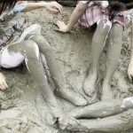 白丝萝莉泥潭三人行