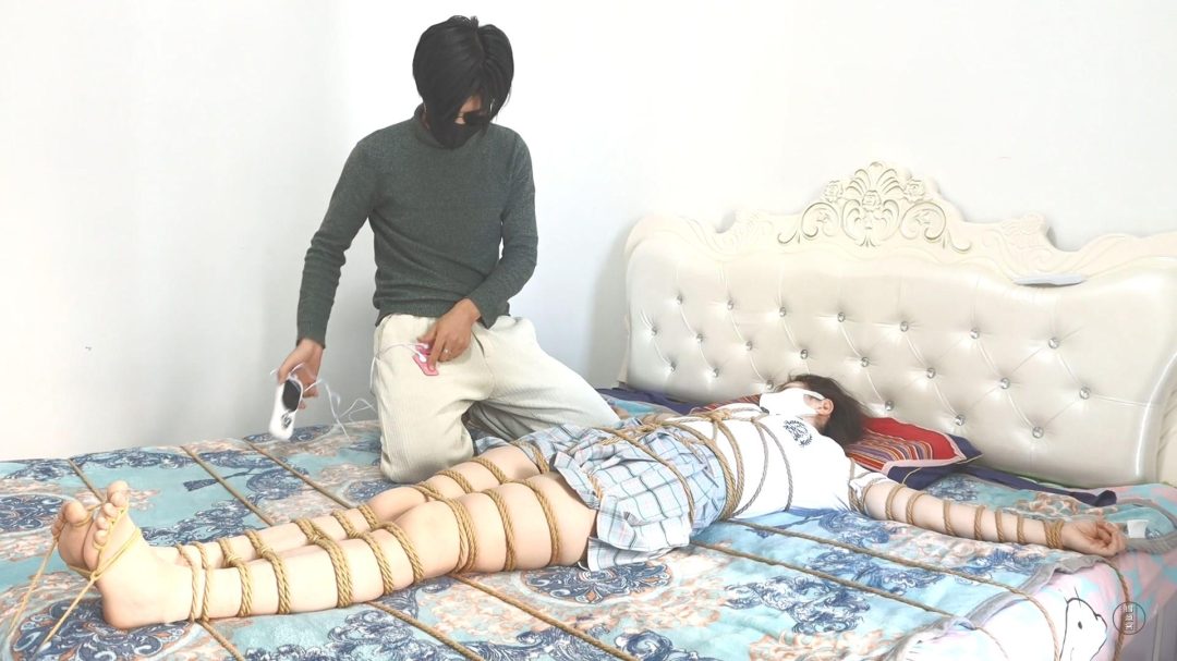 DID剧情片《变态继兄》（下）被继兄囚禁折磨的女孩，即使屈服也难逃魔爪蹂躏……-1