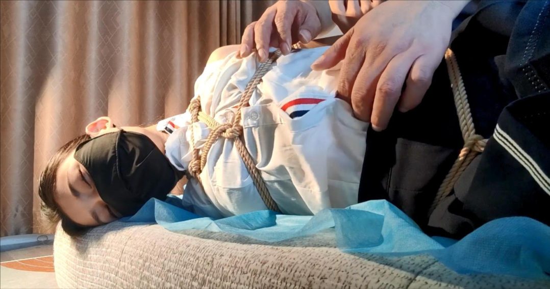 欣悦，JK、过膝白袜、小白鞋游戏第一集：超好玩，触及灵魂的瘙痒-11