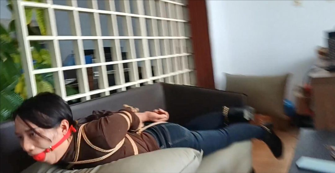 新人试镜，勤劳主妇汐汐的另类兼职第一季，勇敢的家庭主妇，极限捆绑、勒头驷马、大号口球、丰富口水、极度挣扎，重度痒刑折磨，主妇中的优秀绳模闪亮登场-4