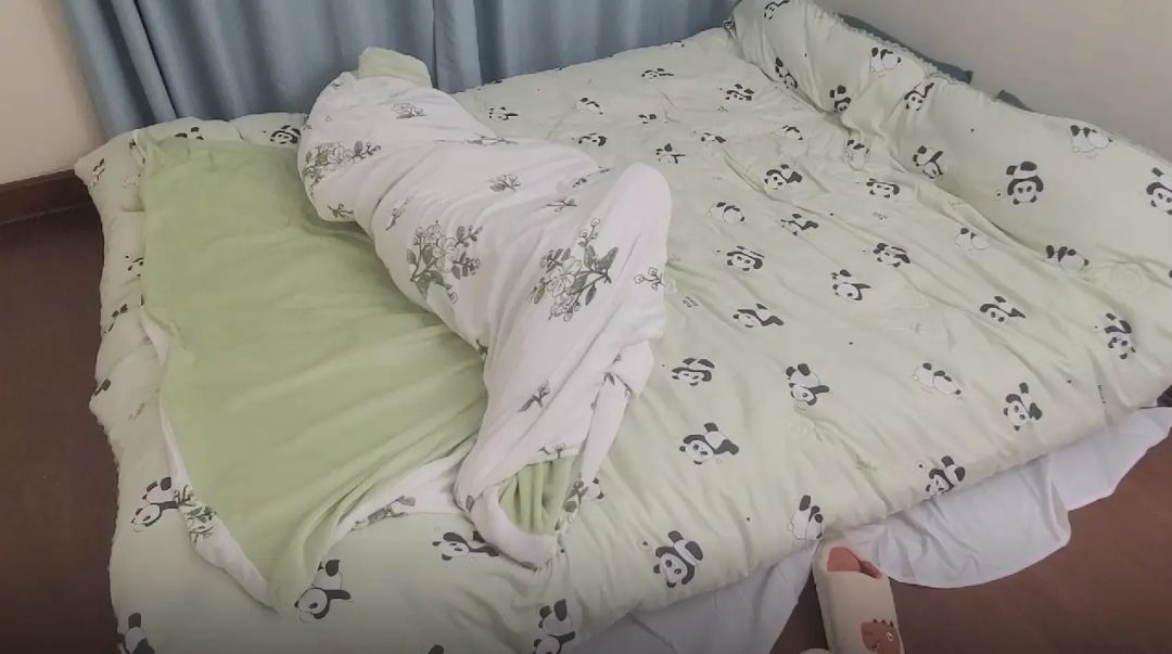 小姐姐的被子加等身抱枕挣扎-2