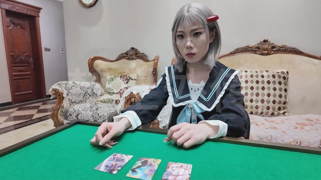 【枫叶定拍】《千王之王（上）》千王之女豪赌成奴隶？只着内衣还得原味白棉袜塞嘴里？谁叫你赌输了呢！-3