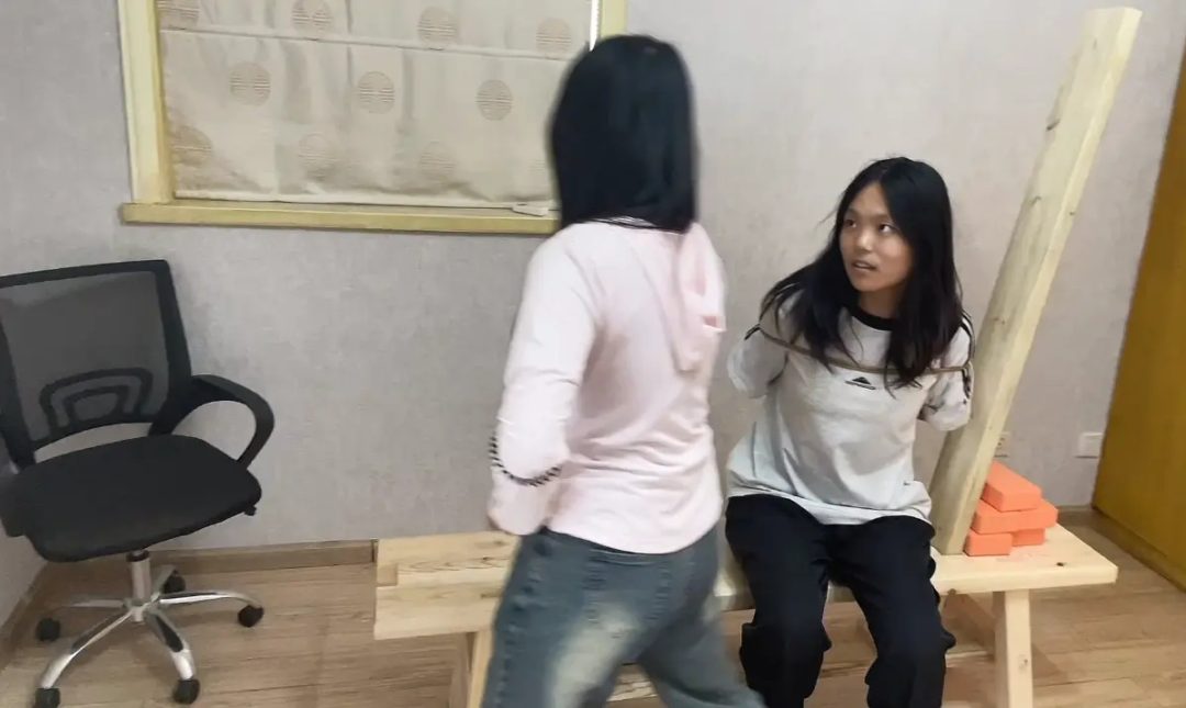 剧情 逼问对方公司员工绝密文件下落【新人】-4