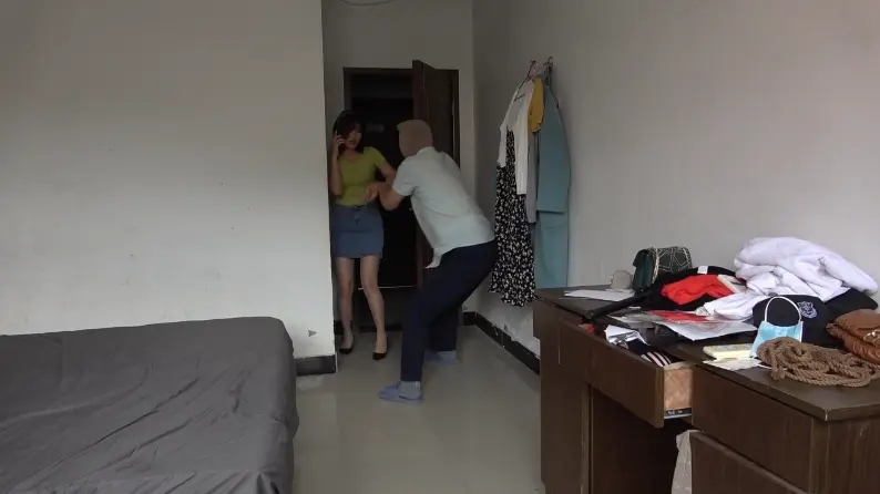 小偷入室捆绑非礼美女反转被擒拿-2
