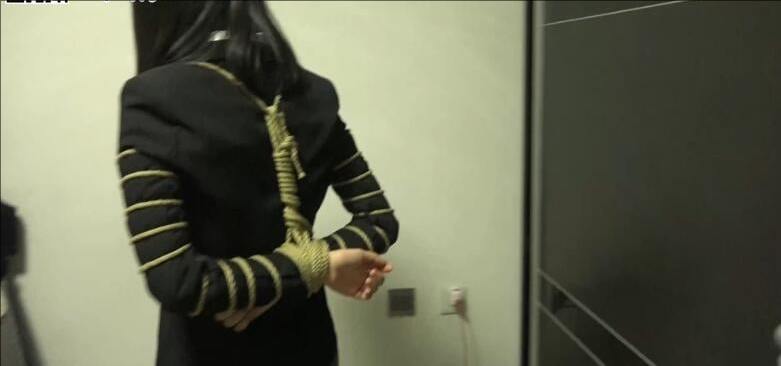 灰鸟定拍 女记者体验囚犯生活-6