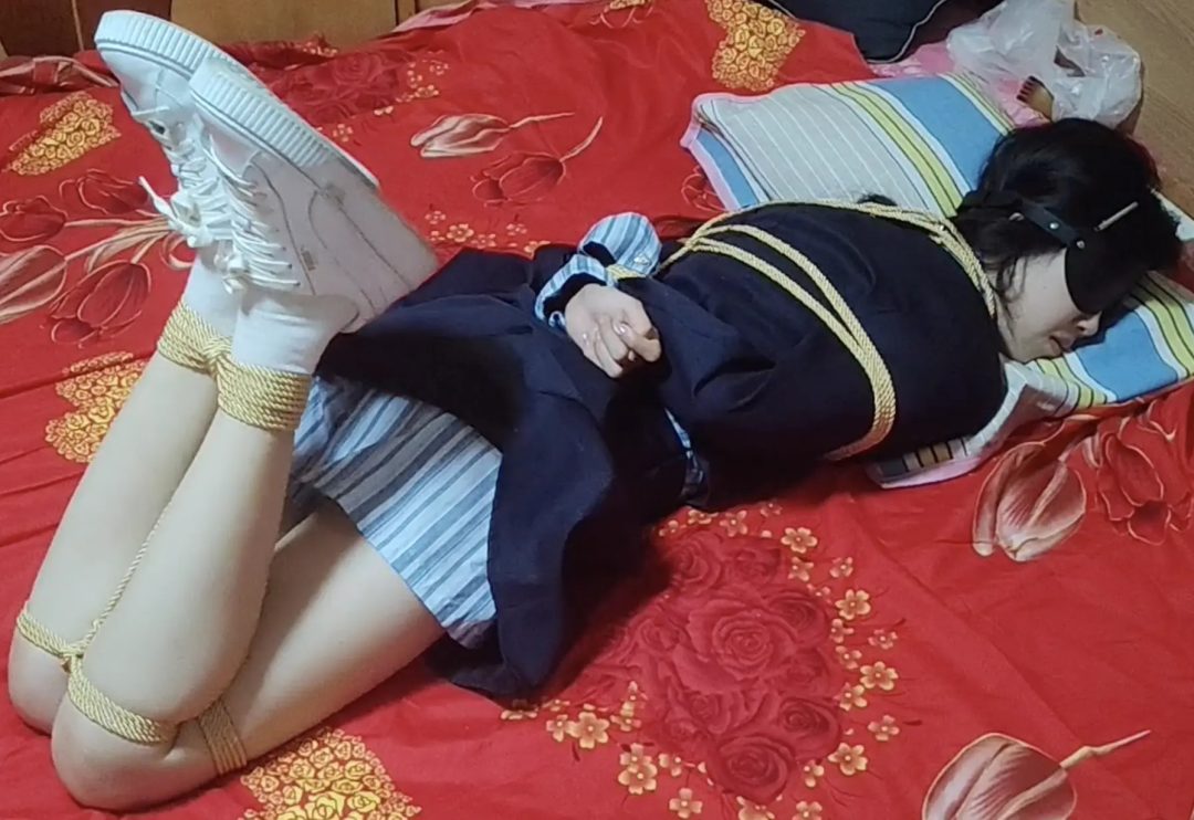新模佳佳 白鞋 白袜 jk 上半身 束缚-2