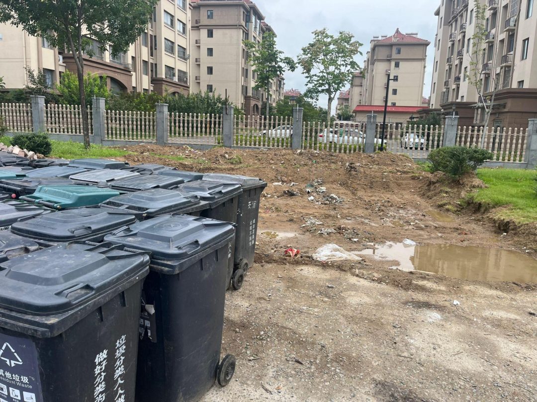 真实小区垃圾站臭水沟淤泥白丝软妹重口调教-2