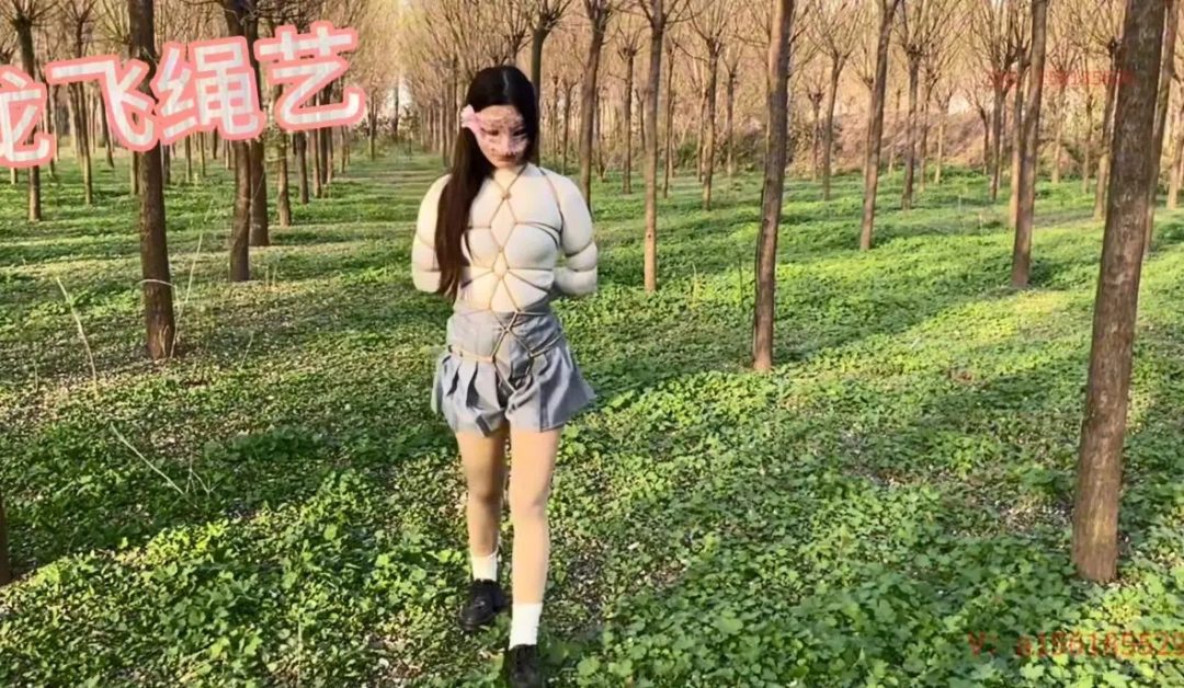 小仙女体验小树林捆绑 强力揉胸+口球 调教-6