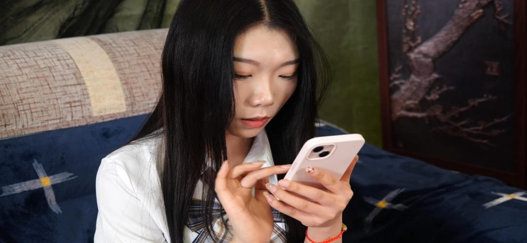 温婉主演《自缚危机》下班到家无聊,拿起手机无意间看到捆绑图,便网购了口球绳子玩起自缚,坏人入室绑架,大号口球堵嘴,被坏人绑成驷马奔溃-4 温婉主演《自缚危机》下班到家无聊,拿起手机无意间看到捆绑图,便网购了口球绳子玩起自缚,坏人入室绑架,大号口球堵嘴,被坏人绑成驷马奔溃-4
