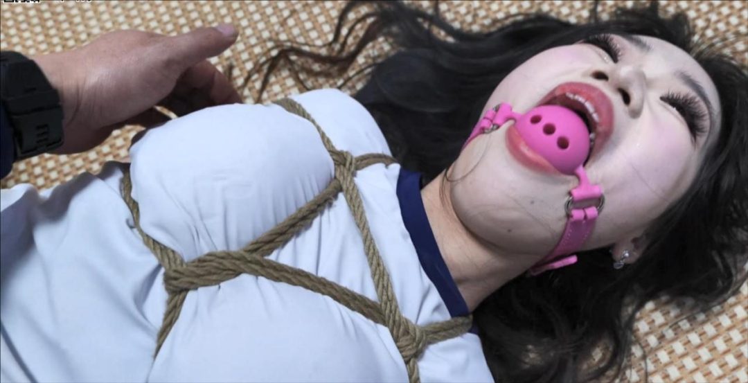 新晋美模可儿试镜第四集，性感日式少女风（上），丝足美腿帆布鞋，后手胸缚、大号口球、单脚吊、鞭打、亵玩TK、逗胸玩舌探口，换个姿势继续扭啊继续叫，凄美与性感的极致诱惑-6