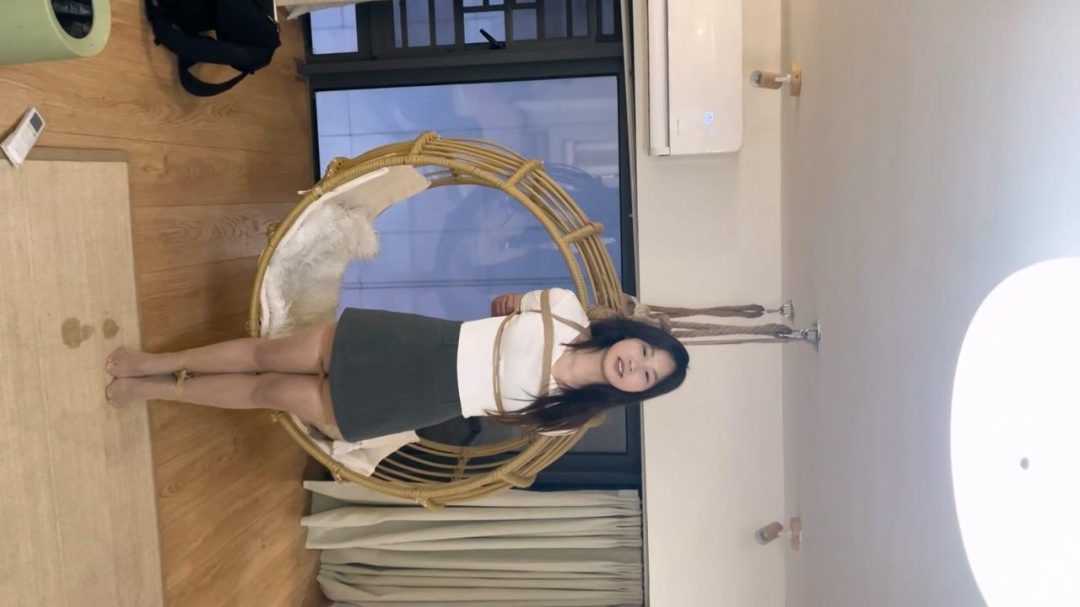 奥特曼定拍：小芜日式直立踮脚吊放置 肉肉的小学妹带着口球流口水-3